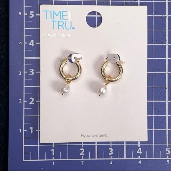 New Gold And Pearl Dangle Earrings Time And Tru NWT Hoop Circle Event Formal - Picture 2 of 8